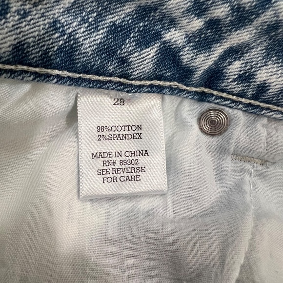 Altar'd State Denim Cloud Wash Distressed Frayed Hem Shorts--Size 28 - Picture 13 of 14